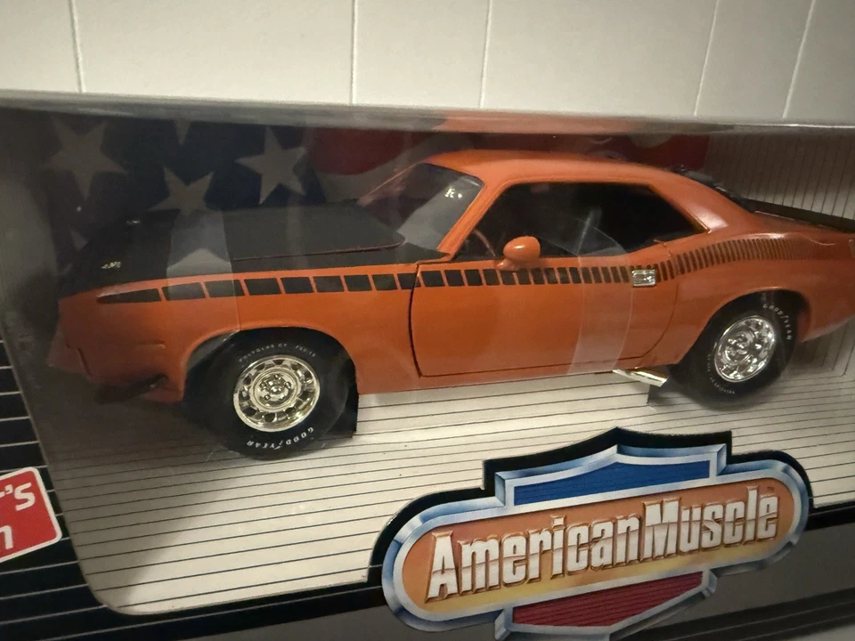 ERTL American Muscle 1970 Orange Plymouth AAR Cuda Diecast Car 1:18 Scale - Image 3 of 4