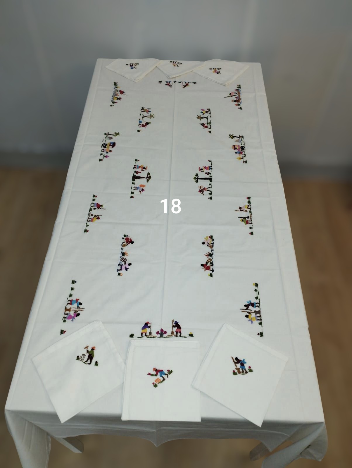 Nappe blanche brodée main de Madagascar, artisanat d'art 140x200 cm