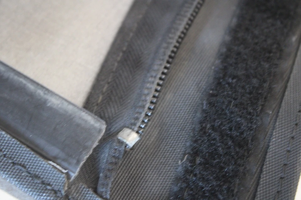 Jeep Wrangler TJ cuarto de ventana - lado derecho OEM techo blando Mopar (2003-2006) Foto 3 de 4