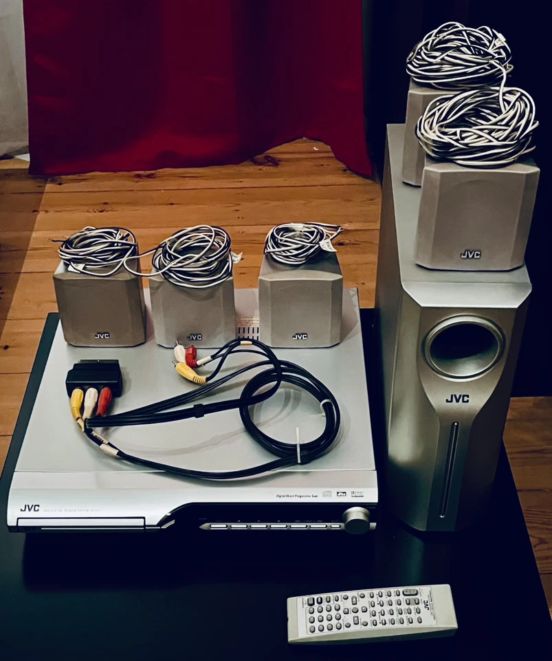 JVC Heimkinosystem mit DVD Receiver, Subwoofer und 5 Lautsprecher (Ländercode 1)