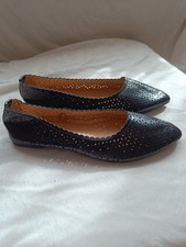New black Shoes size 4