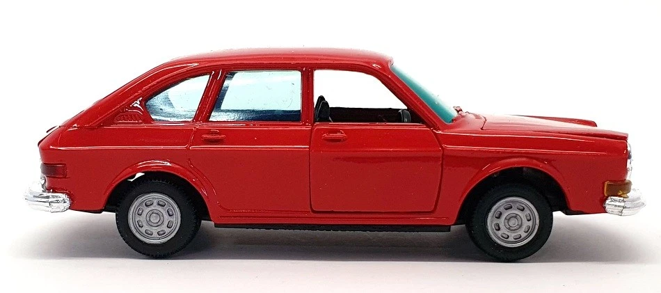 Gama 1/41 Escala Diecast 1125 - Volkswagen VW 411 - Rojo Foto 3 de 4