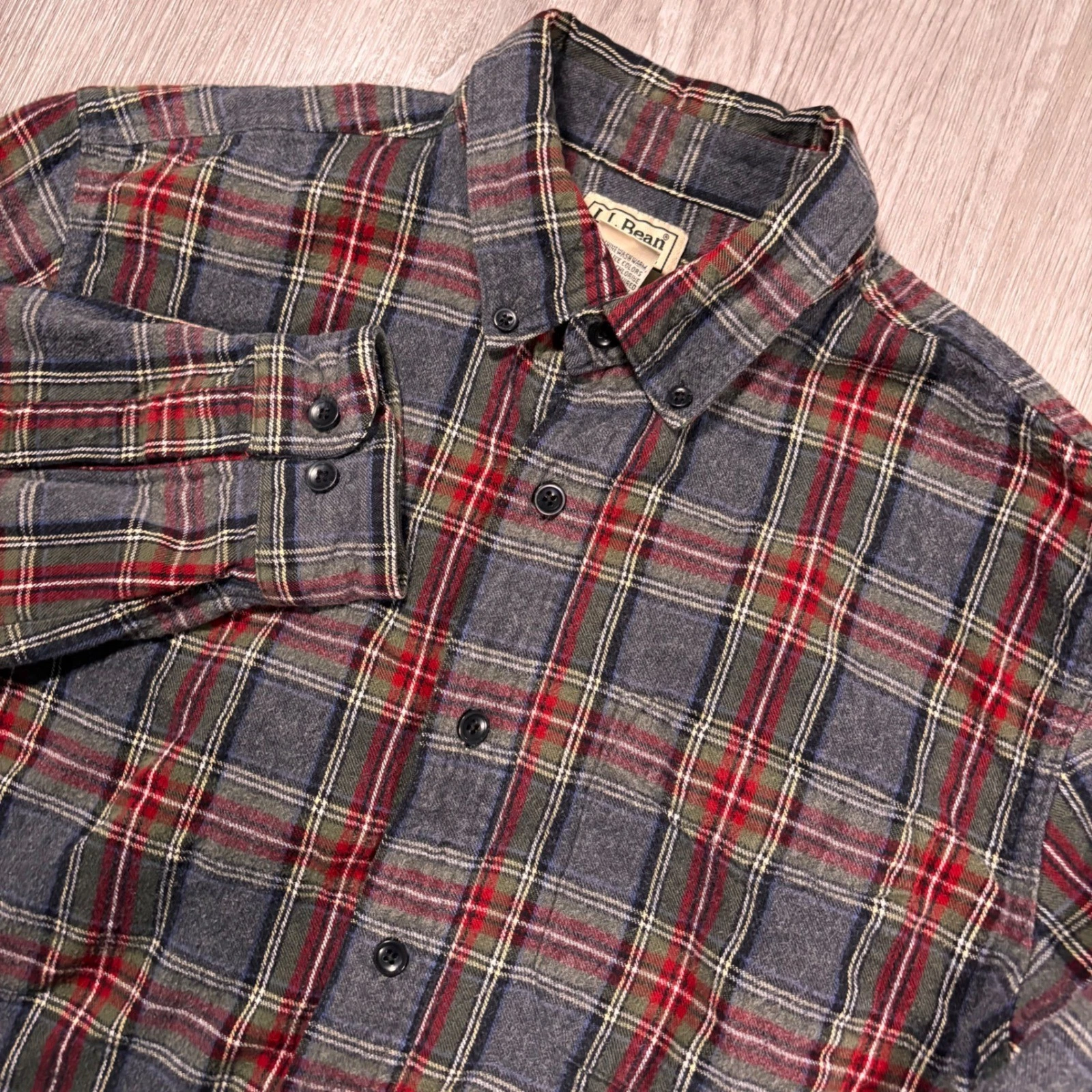 LL Bean Mens Flannel Shirt Gray Red Plaid Cotton Medium Outdoor Gorpcore 298167
Opens in a new windo