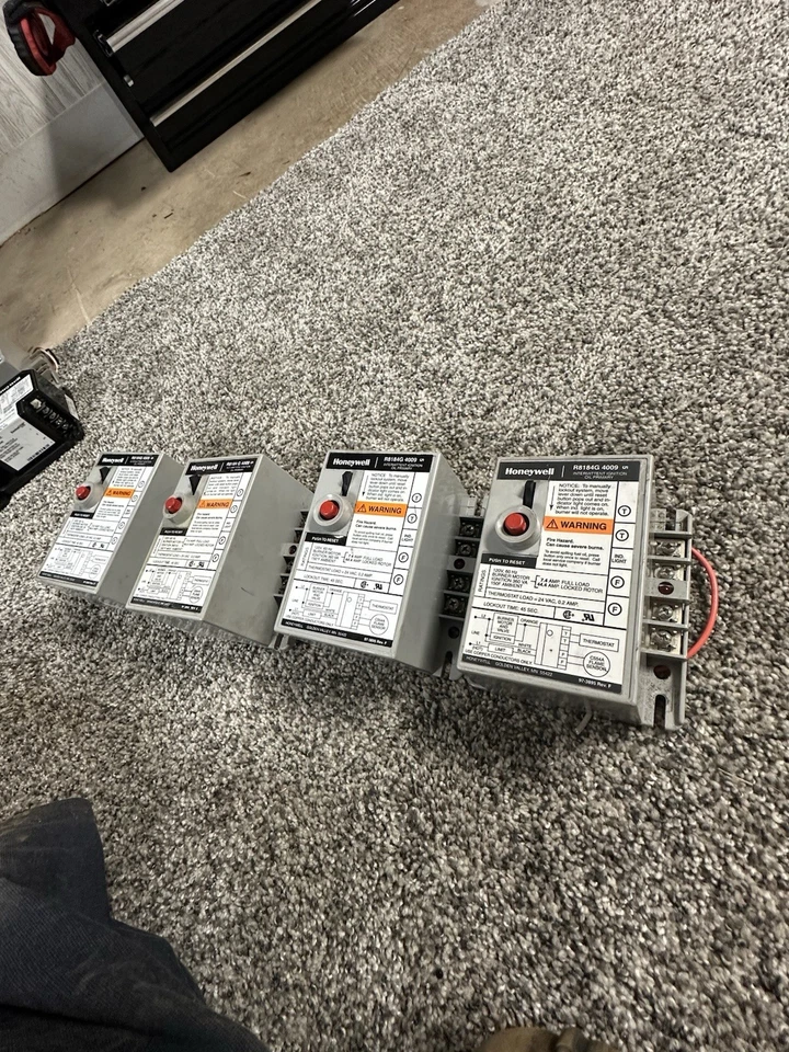 Controle internacional de queimador de óleo Honeywell R8184G4009 - Imagem 2 de 4