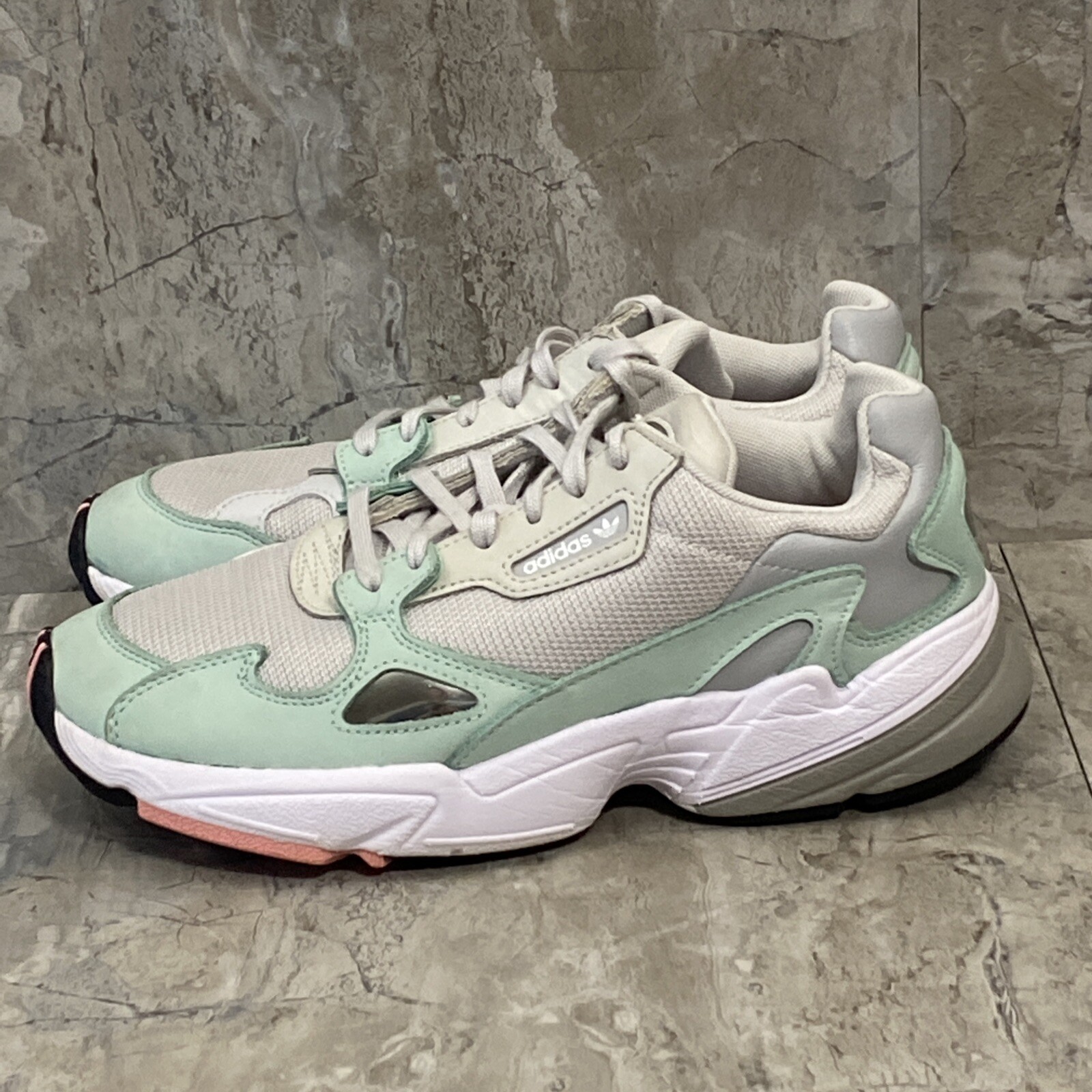 adidas Falcon купить в Америке, лот 