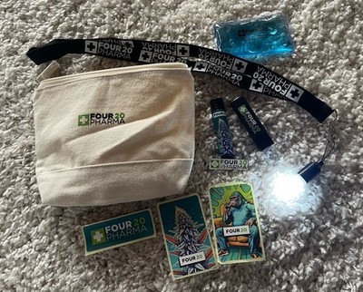 Four 20 Pharma Pouch mit Werbematerial Neu