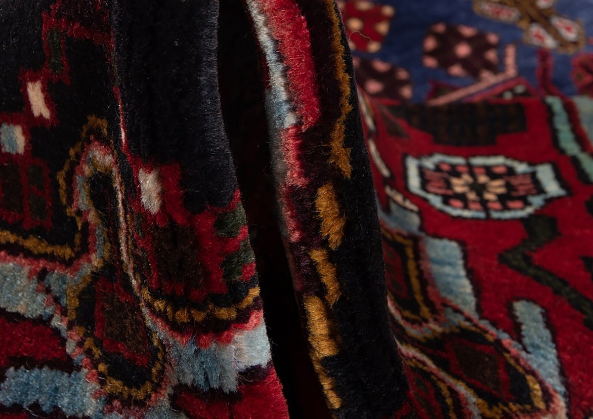Tapis persan kurde ancien noué à la main en bleu, vert et rouge doux En