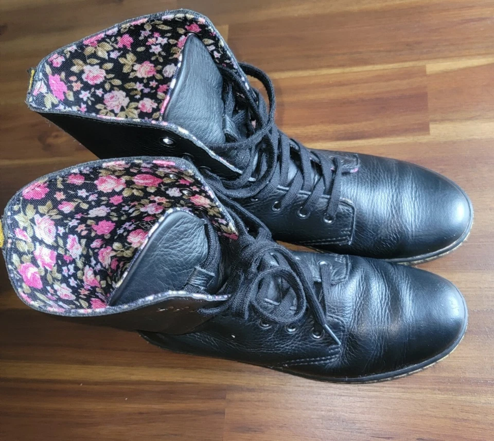 Dr Martens Stratford WomensSz 8 Boots Black Leather Floral Lining High Lace Up - Image 2 of 4