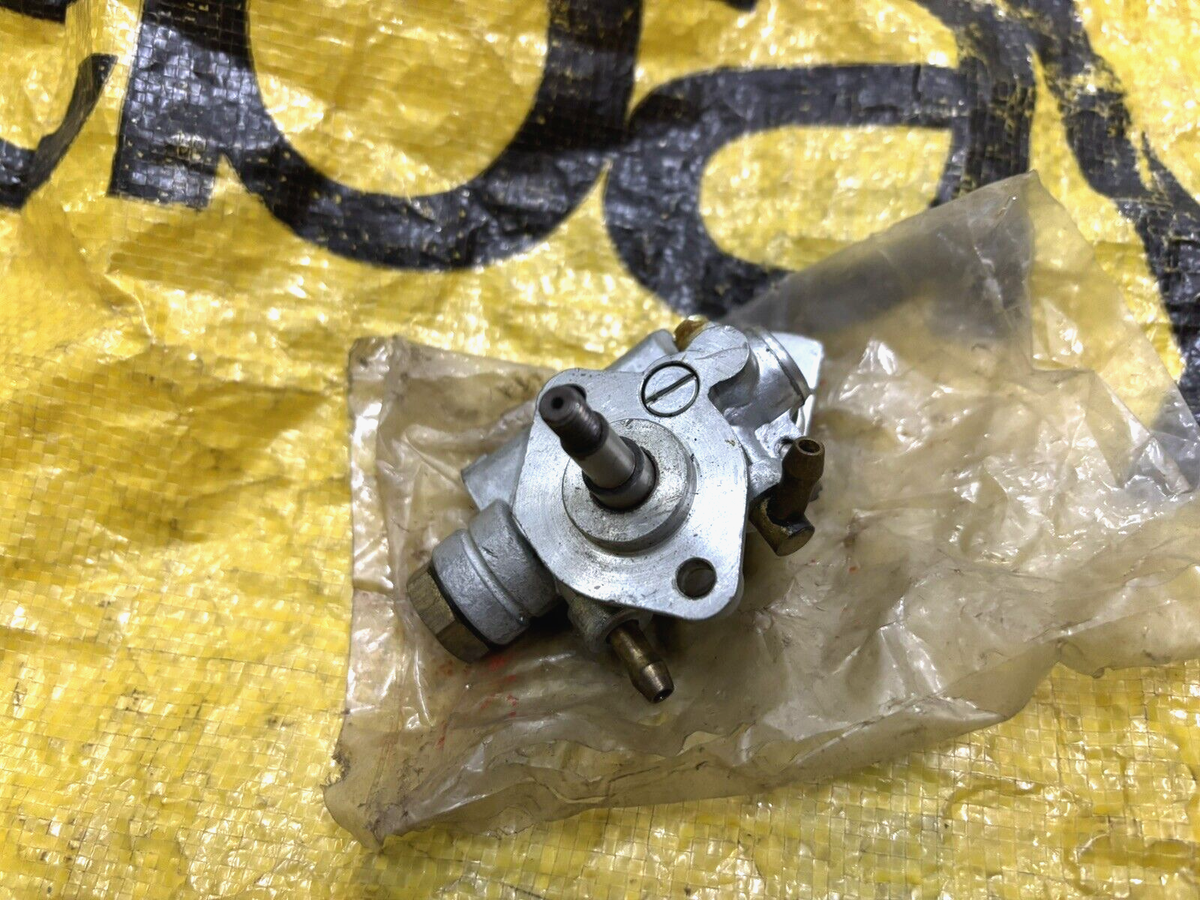 Kawasaki 180 F2 F2TR Oil Pump Assembly NOS Genuine Japan P/N 16082