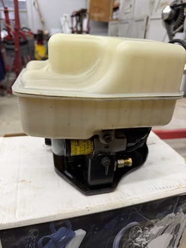Hydraulic Ride Control Pump 2008-2011 Lexus LX 570 Works Great.  No Leaks