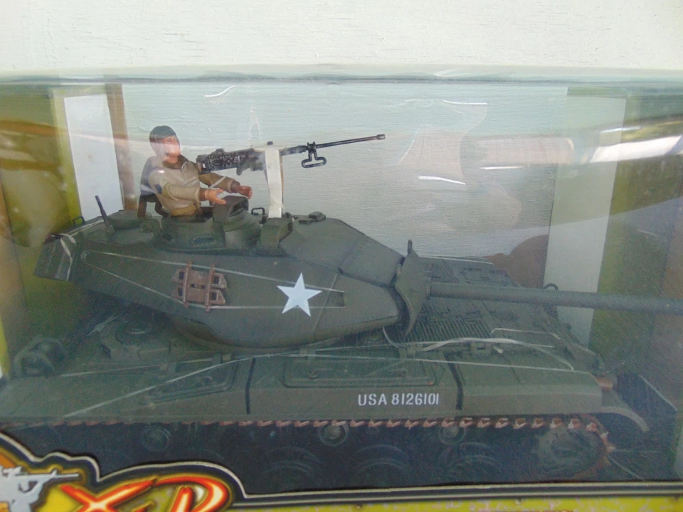 NEW IN BOX VINTAGE 2001 ULTIMATE SOLDIER M41 WALKER BULLDOG TANK - Image 2 of 4