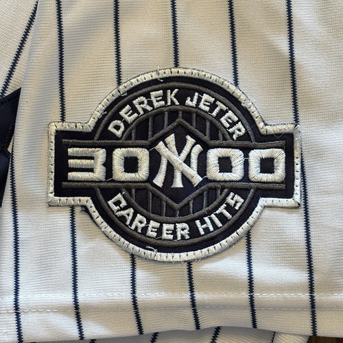 Derek Jeter Jersey New York Yankees Majestic Home Size 44 3000 Hit Patch - Picture 5 of 12