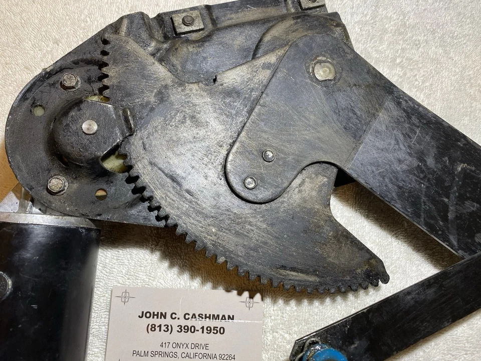 Lincoln Continental 1965 convertible motor ventana delantera izquierda y conjunto regulador. Foto 3 de 4