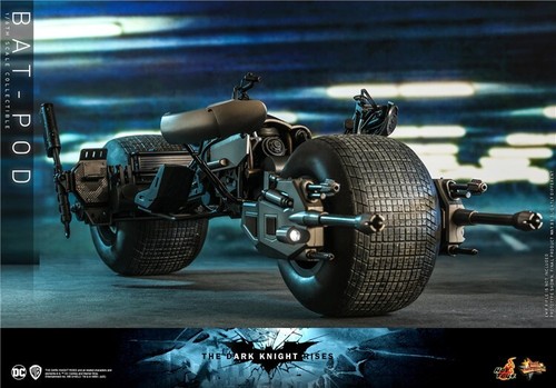Hot Toys Batman: The Dark Knight Rises Batmotorcycle 1:6 scale collection - Picture 6 of 14