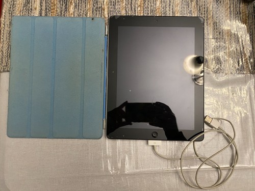 Apple iPad (3rd Gen) 64GB Wi-Fi + 4G Verizon Bundle w/ Cover & Charge Cord