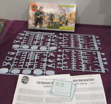 2 German Infantry 1:32 Scale Military Figures Model Kits - Airfix 03582