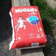 Huggies Little Snugglers Size 2 Baby Diapers 29 Count 12-18 lbs Unisex White