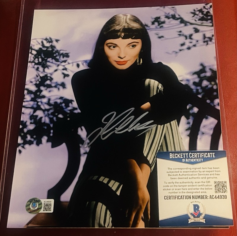 BAS COA JOAN COLLINS SIGNED 8x10 PHOTO BECKETT