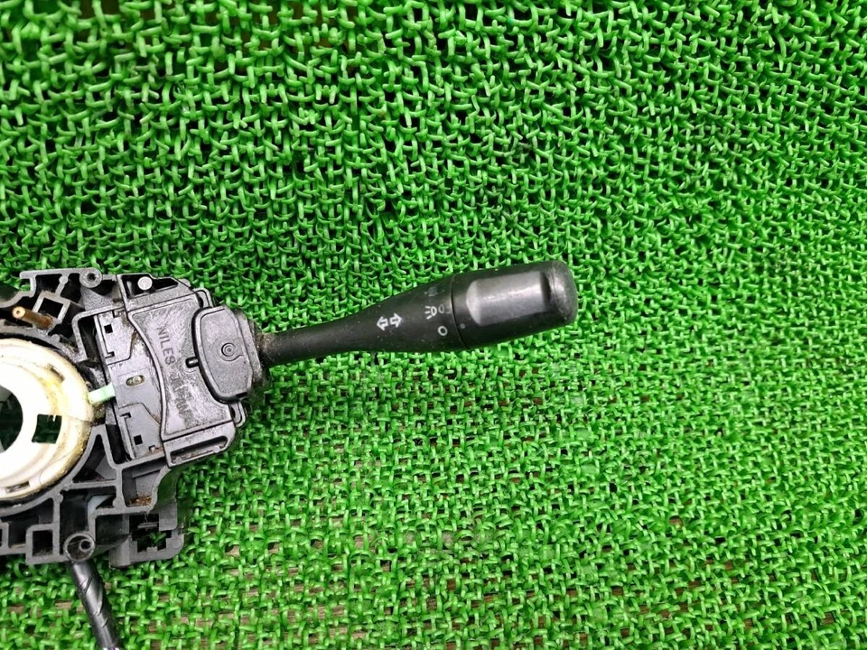 Interruptor de atenuación combinado luz intermitente MITSUBISHI MINICAB CAMIONETA U61V U61T  Foto 2 de 4