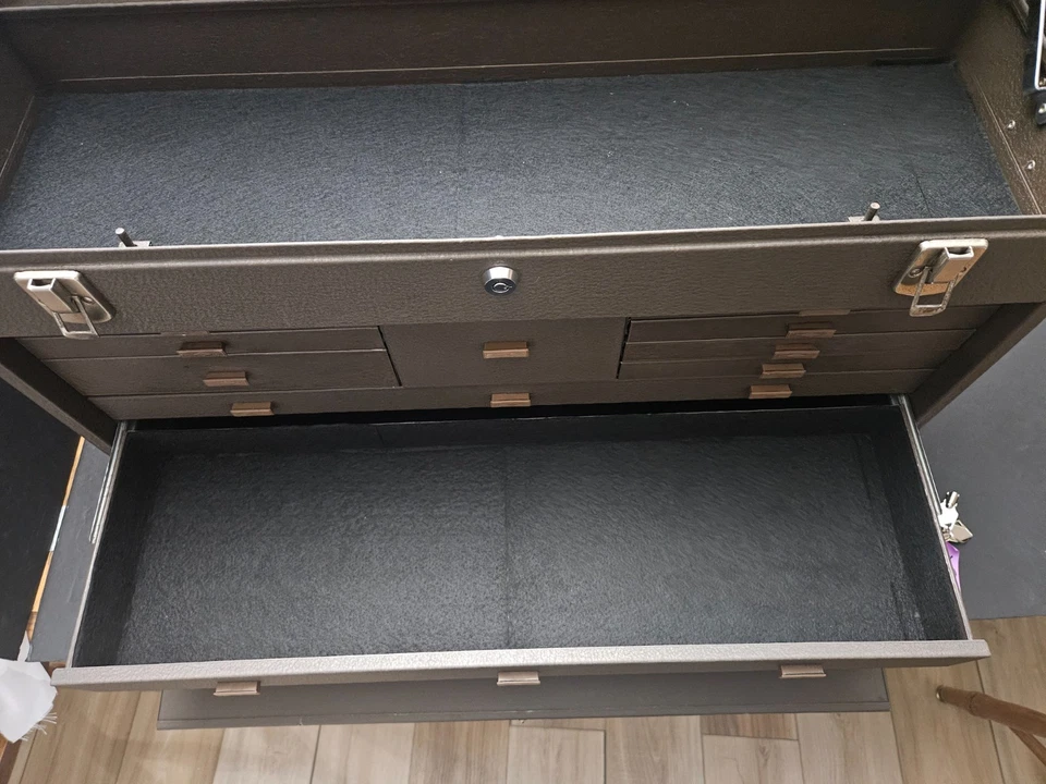 KENNEDY #52611-718304 11 DRAWER MACHINIST TOOL CHEST W/KEYS (TL2476) - Image 4 of 4