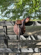 Beval Ltd. Made In England Jumping Saddle 15”