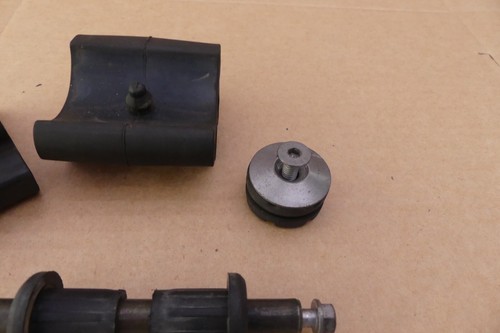 TRIUMPH THUNDERBIRD 11/09 TANK BOLTS & TANK SUPPORTS - Picture 3 of 7