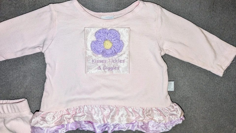 Boutique Giggle Moon Bebé Niña Besos Cosquillas Top Capri Seda Volantes 0-6 Mons Foto 2 de 4