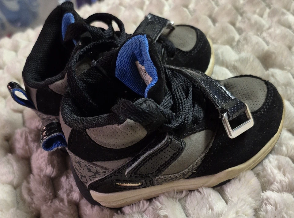 Zapatillas altas PhatFarm (infante talla 5) Foto 2 de 3