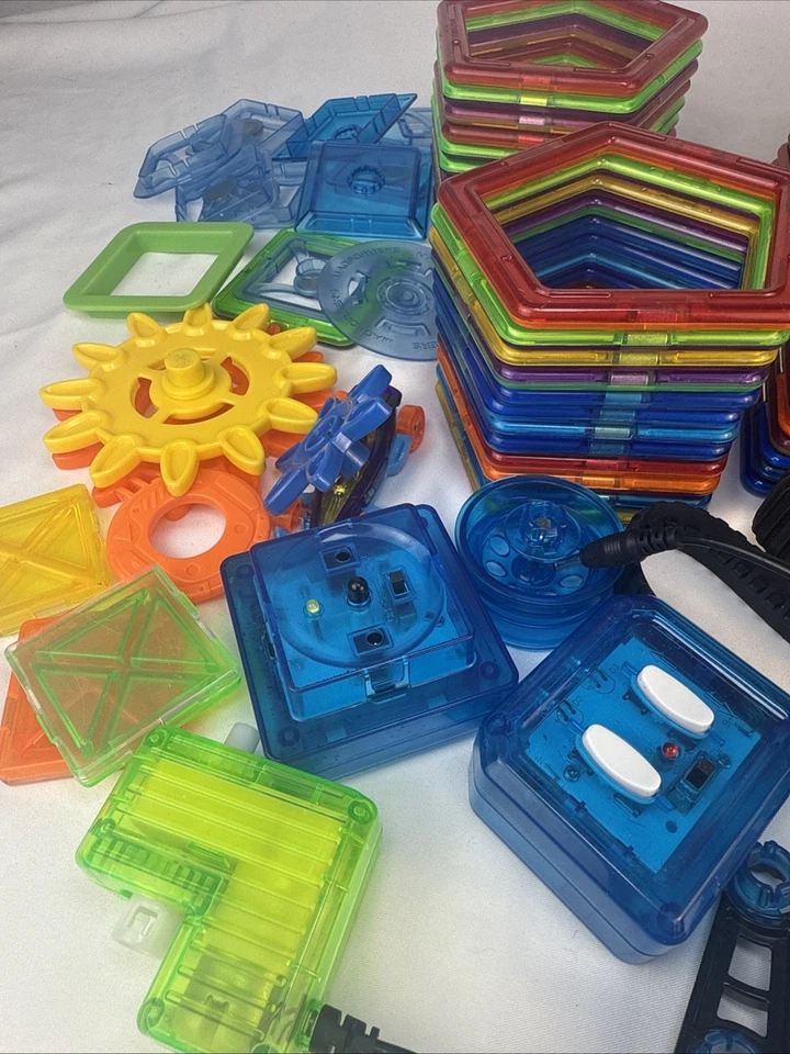 LOT Magformers Magnetic Tile Blocks 167 pieces. - Image 4 of 4