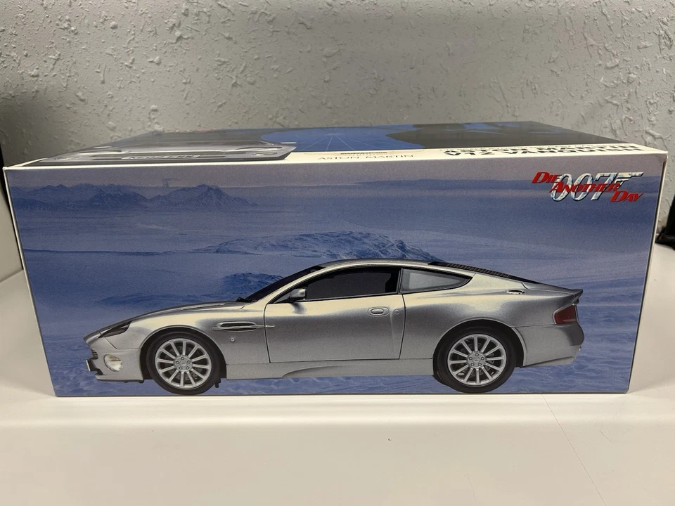 Kyosho Aston Martin V12 Vanquish James Bond 007 1:12 Scale Die Cast Car with Box - Image 2 of 4