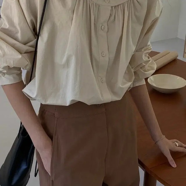 Kinda Beige Neck Button Blouse - Excellent Condition