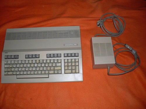 Commodore 128 mit Netzteil , C128 , getestet, Zustand gemäß Fotos