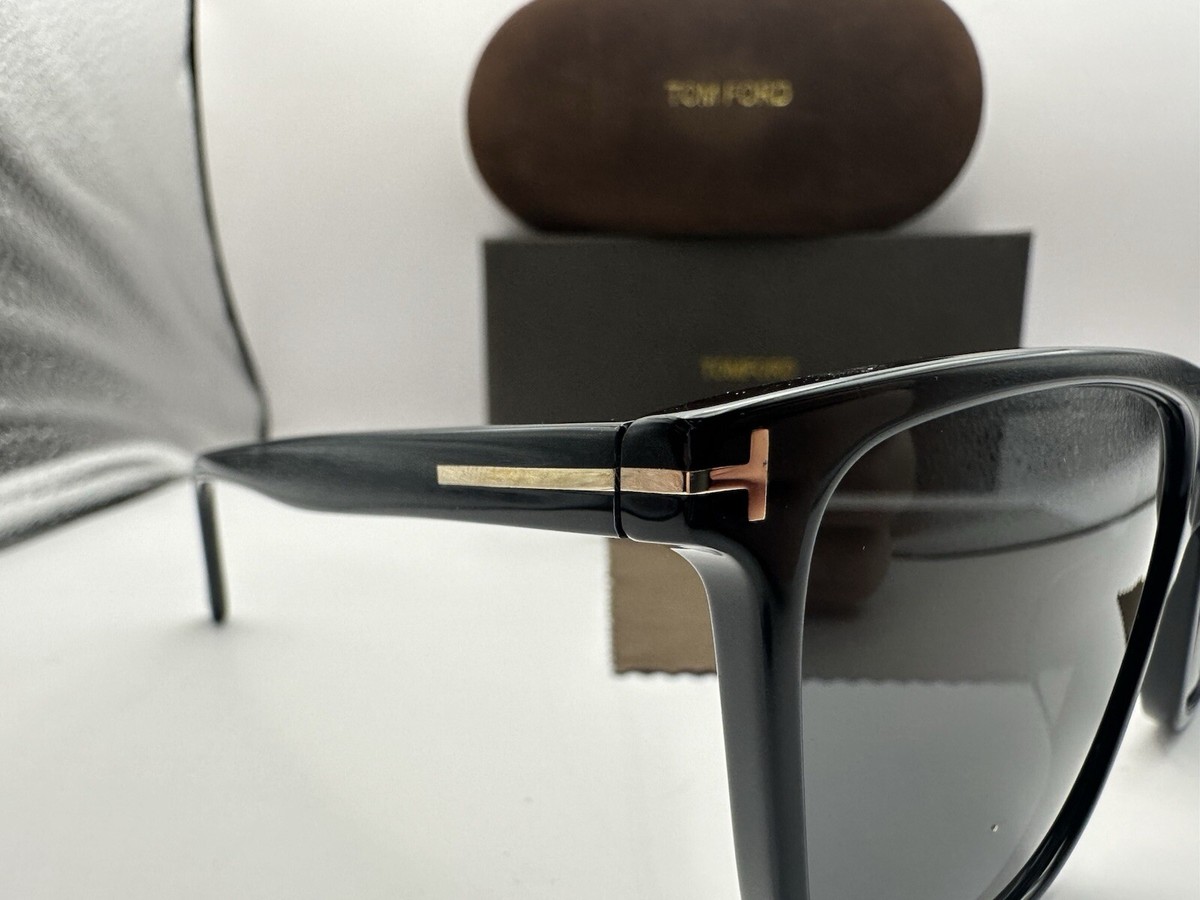 TOMFORD エウリンキャットアイフレムサンクラス FT0820 01A FT1108_52P_55MM_D