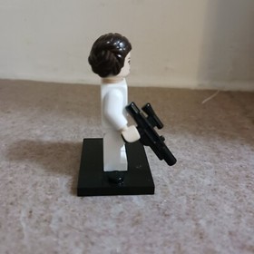 LEGO Star Wars Princess Leia Minifigure EUC Displayed Millennium Falcon Set