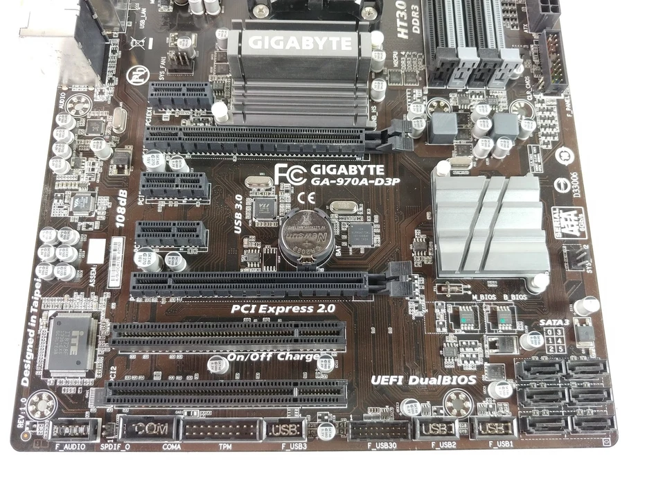Gigabyte GA-970A-D3P Socket AM3+ DDR3 SDRAM Desktop Motherboard - Image 2 of 4
