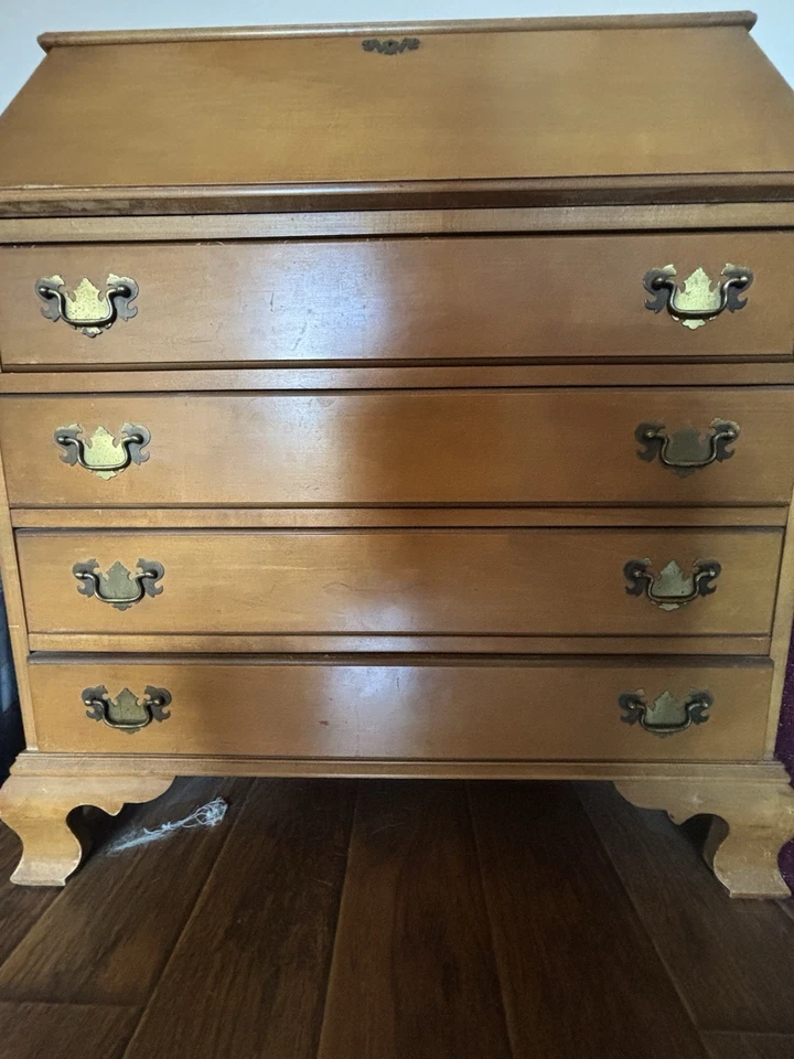 Escritorio de secretaria frontal de teca estilo danés de mediados de siglo con cajones MCM vintage Foto 4 de 4