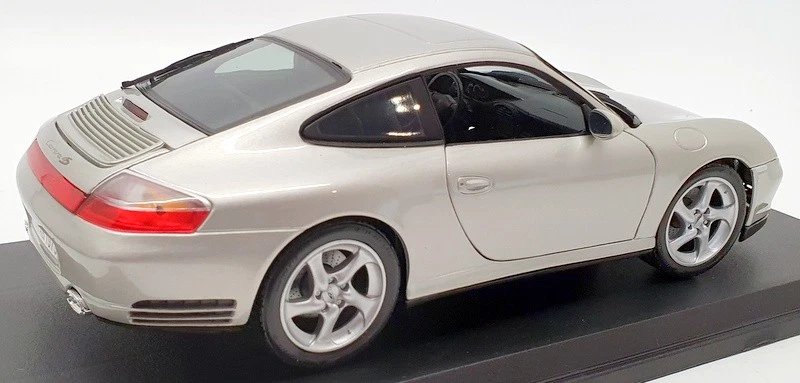 Maisto 1/18 Scale Model Car 31628 - Porsche 911 Carrera 4S - Image 2 of 4