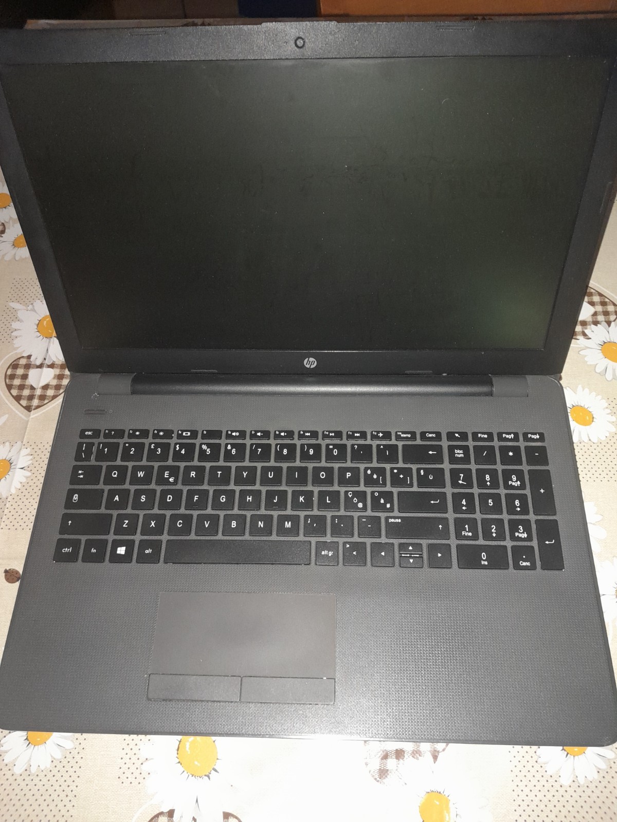 HP 255 G6 15.6" (AMD E2-9000e, 4GB RAM, 500GB HDD) Laptop - Nero