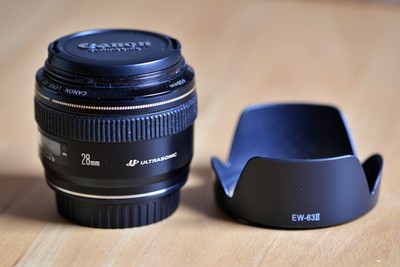 Canon EF 28 mm F/1.8 USM Objektiv mit Streulichtblende (Zubehörpaket), OVP