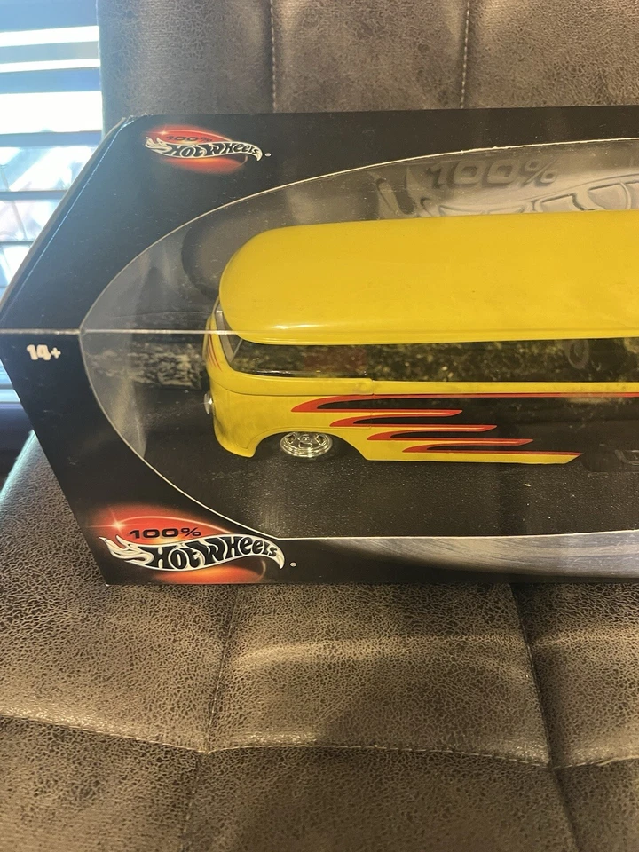 Autobús de arrastre VW personalizado Hot Wheels 1:18 Foto 2 de 4