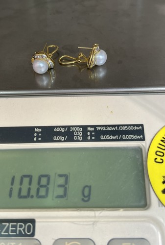 18K Solid Yellow Gold Pearl With Baguettes Diamond Earrings. - Picture 5 of 9