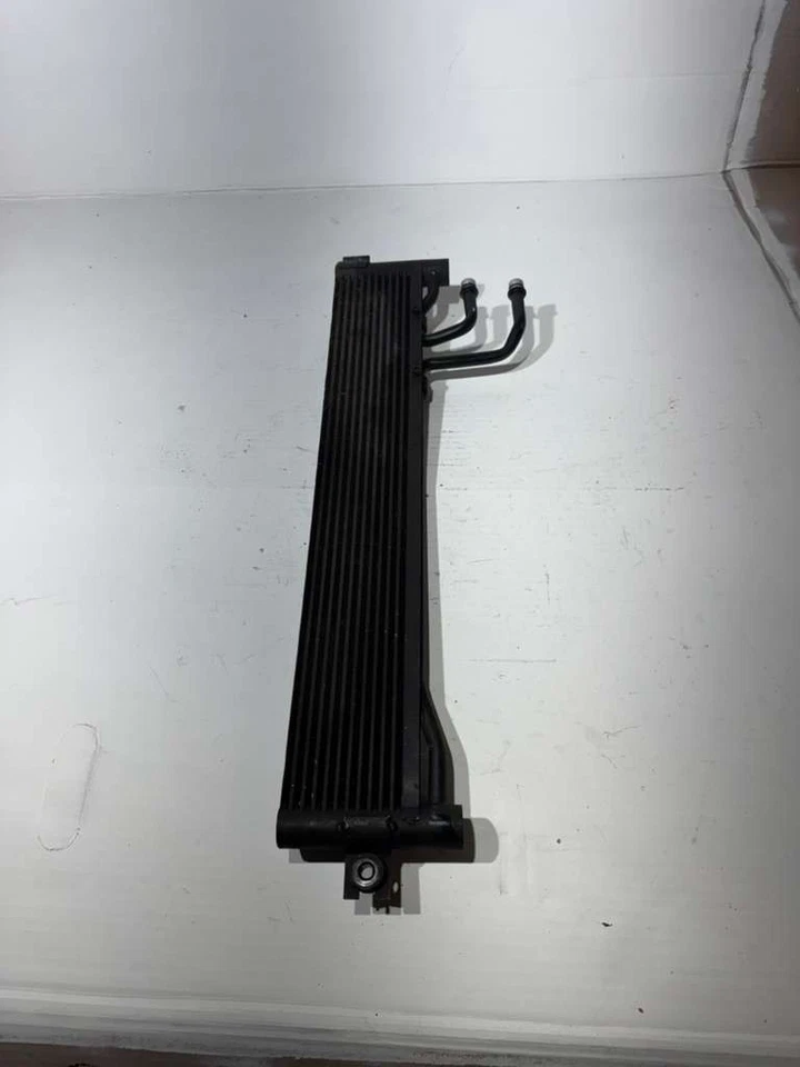 Jeep Cherokee 2014-2021 transmisión enfriador de aceite OEM Foto 2 de 3