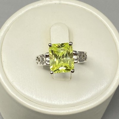Green Cubic Zirconia Solitaire Ring Silver Tone Band Princess Cut Signed 6