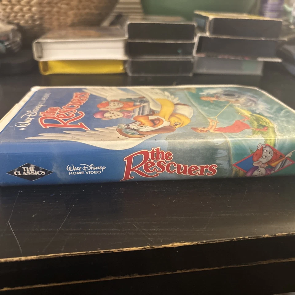 Walt Disney the Rescuers Down Under VHS Clamshell Black Diamond Edition - Image 2 of 4