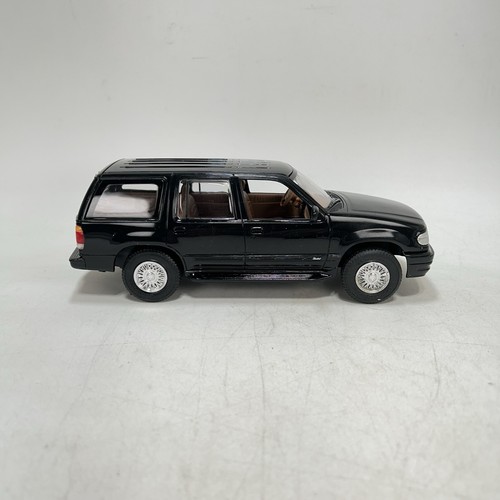 AMT Ertl 1995 Ford Explorer Dealer Promo Black Promotional Model Car 1:24 Vtg - Picture 2 of 12