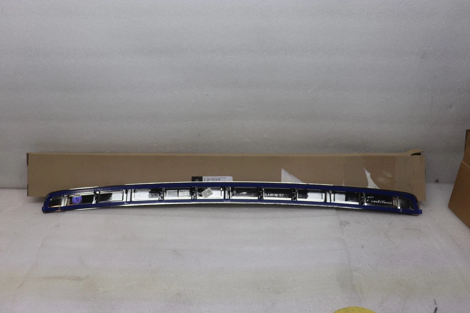 2021 2022 2023 Mercedes-Benz GLA250 GLA35 AMG parachoques trasero placa de umbral cromada OEM Foto 4 de 4