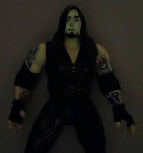 Figura Survivor Signature 6" Serie 6 1999 Jakks Brilla en la Oscuridad WWF ENTERRADOR - Imagen 5 de 5