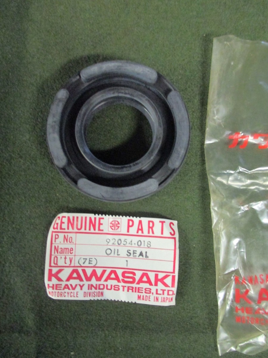 KAWASAKI H1 500 TRIPLE CRANK SEAL NOS OEM 92054-018 | eBay