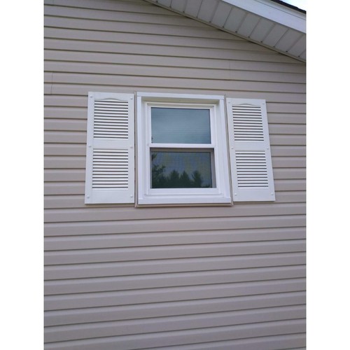 Builders Edge 001 White Vinyl Louvered Shutters 15x39in. 10140039001