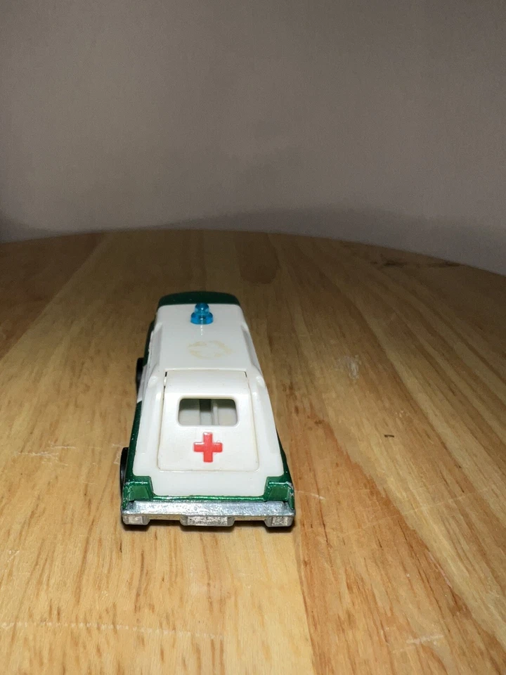 REDLINE 1970 Hot Wheels AMBULANCE GREEN w/WHITE INTERIOR - Image 4 of 4